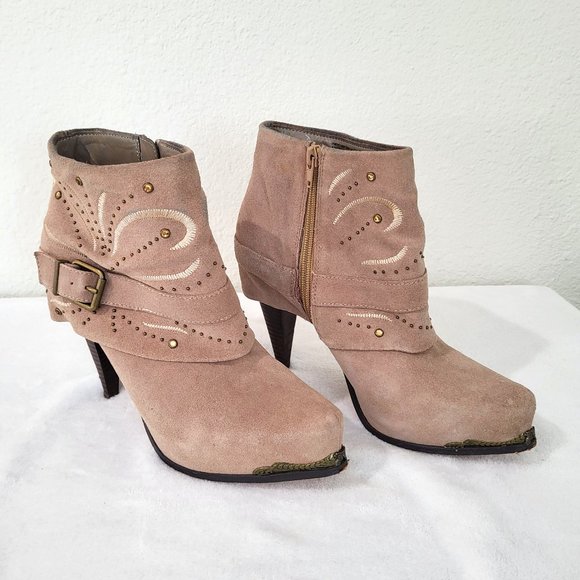Miranda By Miranda Lambert LARISSA Tan Suede Ankle Western Boots SZ 8.5 - Picture 1 of 11